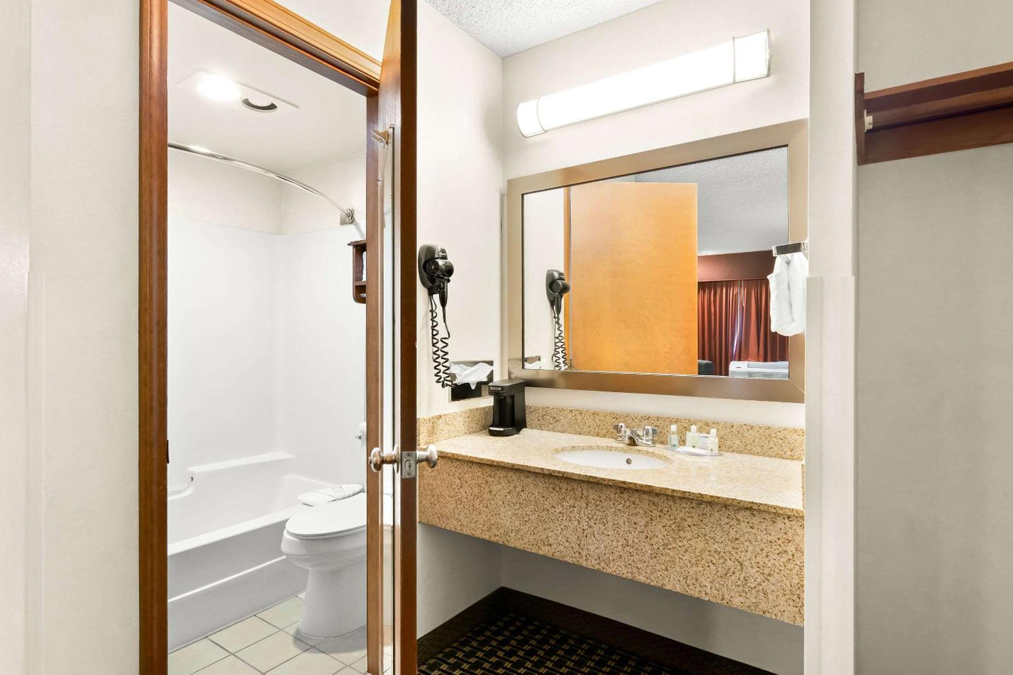 Quality Inn Mount Vernon Buitenkant foto